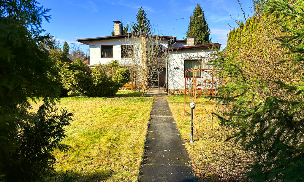 Vila Úvaly - dům zepředu - Současný stav