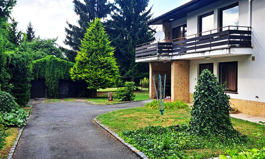 Vila Úvaly - dům z boku - Současný stav