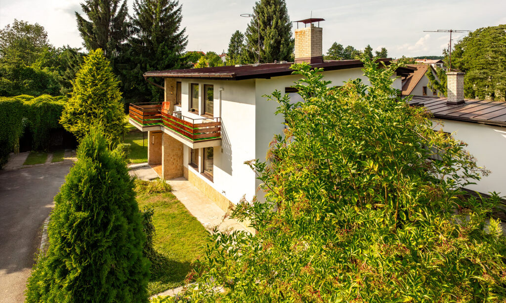 Vila Úvaly - dům z nadhledu - Současný stav